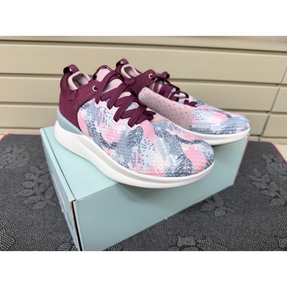 Moshn Rhythm Pale Mauve Brush Women’s Size 7 Wide